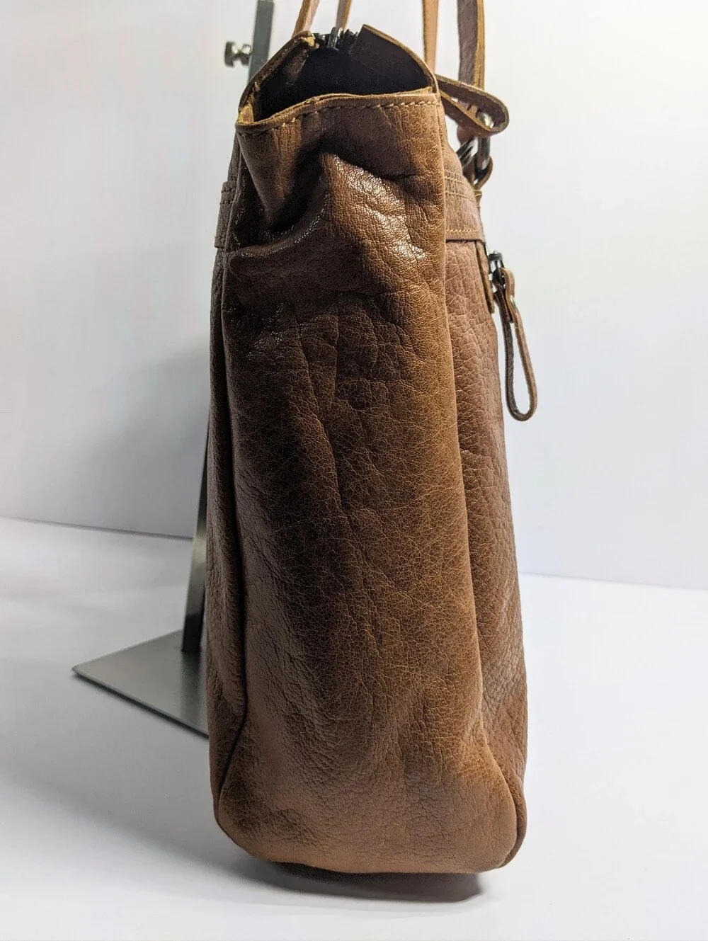 Spikes & Sparrow Padded Leather Laptop Commuter Conv Crossbody, Brandy Cognac